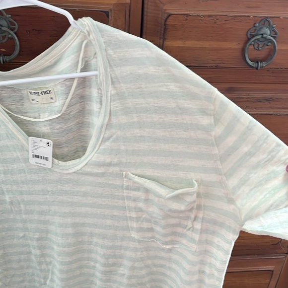 NWT We The Free Women’s Cream And Mint Striped Tee Size Medium - Picture 4 of 9